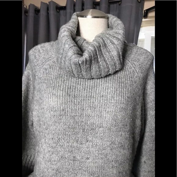 CAROLYN TAYLOR Wool Mohair Blend Cowl NecK Sweater - Picture 5 of 9